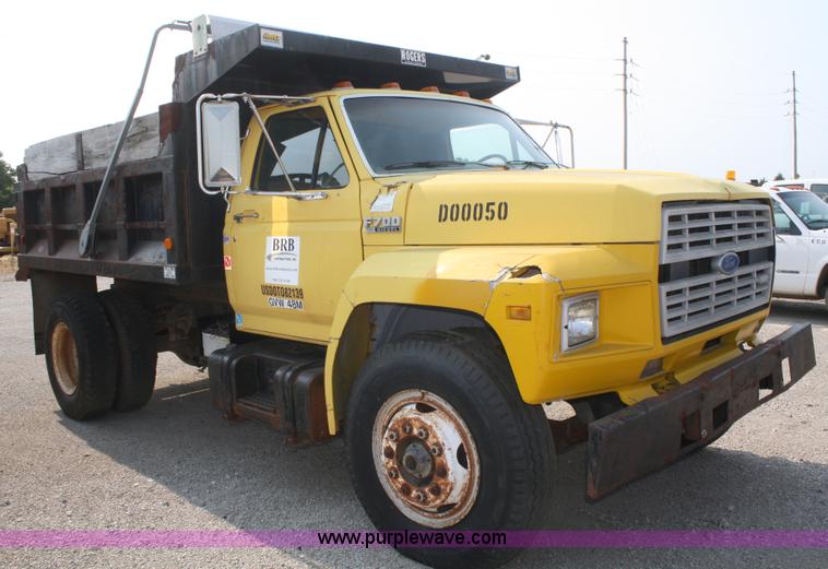image for item B6675 1993 Ford F700 dump truck
