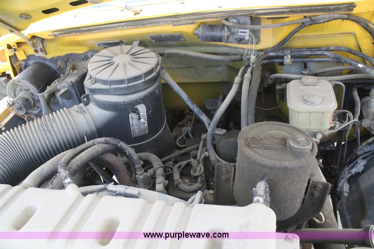 image for item B6675 1993 Ford F700 dump truck