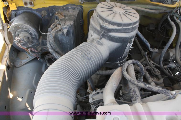 image for item B6675 1993 Ford F700 dump truck