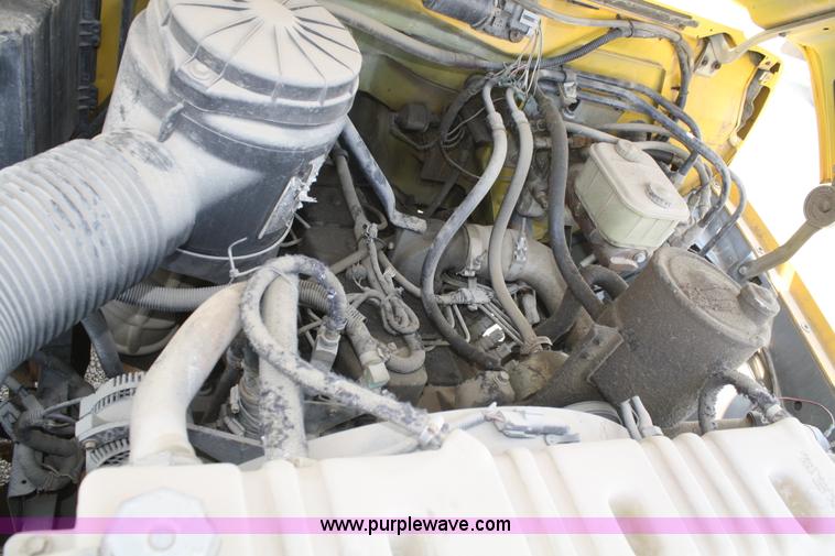 image for item B6675 1993 Ford F700 dump truck