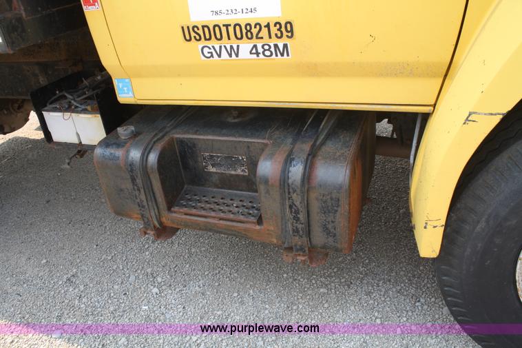 image for item B6675 1993 Ford F700 dump truck