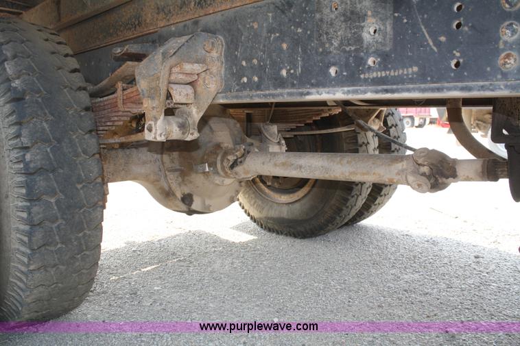image for item B6675 1993 Ford F700 dump truck