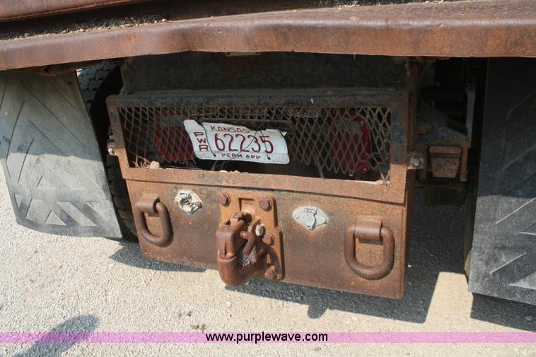 image for item B6675 1993 Ford F700 dump truck