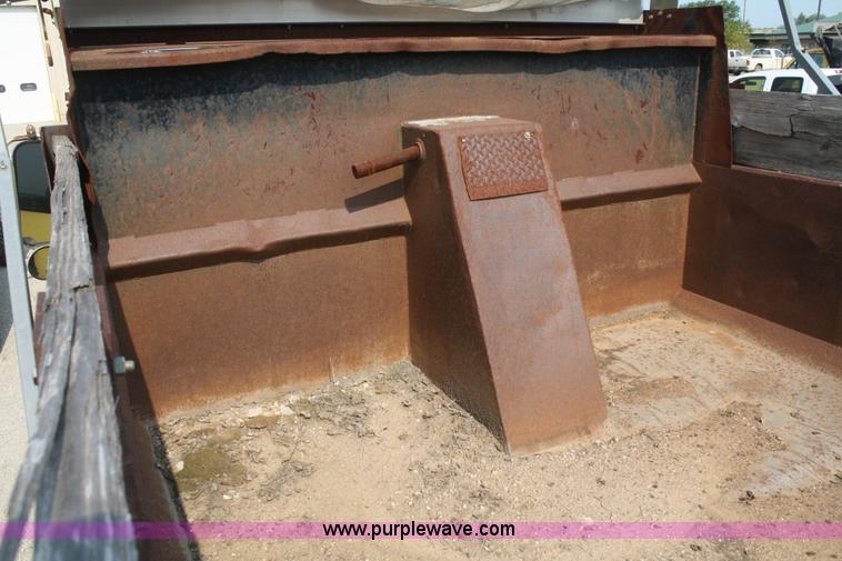 image for item B6675 1993 Ford F700 dump truck