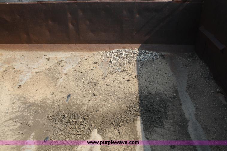 image for item B6675 1993 Ford F700 dump truck