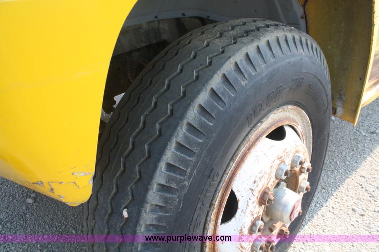 image for item B6675 1993 Ford F700 dump truck