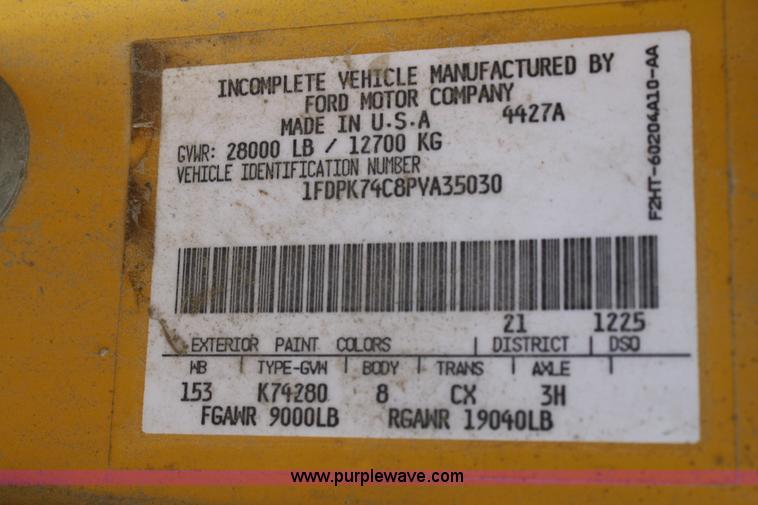 image for item B6675 1993 Ford F700 dump truck