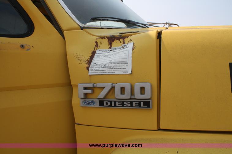 image for item B6675 1993 Ford F700 dump truck