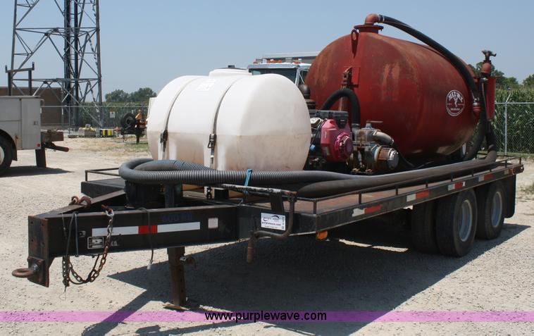 image for item B6676 2000 Rockin L trailer with 1,000 gallon Max Vac unit