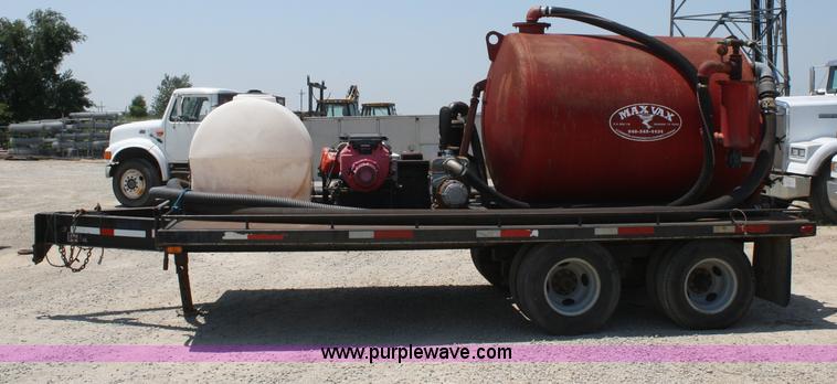 image for item B6676 2000 Rockin L trailer with 1,000 gallon Max Vac unit