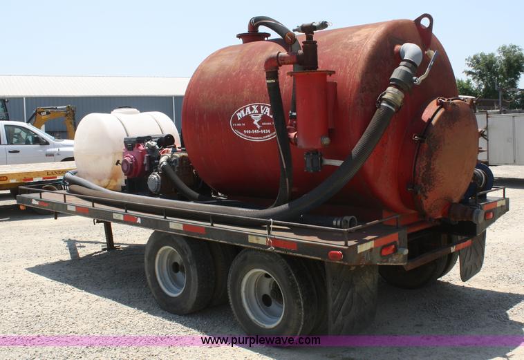 image for item B6676 2000 Rockin L trailer with 1,000 gallon Max Vac unit