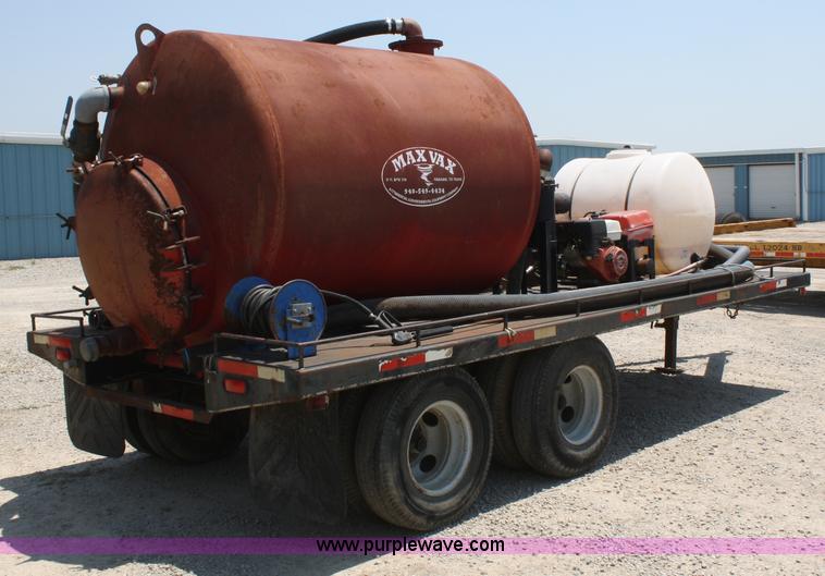 image for item B6676 2000 Rockin L trailer with 1,000 gallon Max Vac unit