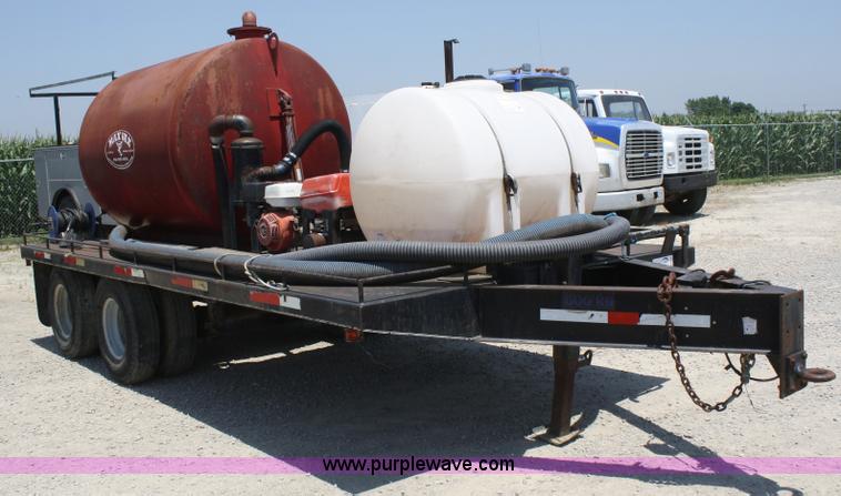 image for item B6676 2000 Rockin L trailer with 1,000 gallon Max Vac unit
