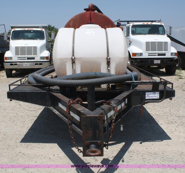 image for item B6676 2000 Rockin L trailer with 1,000 gallon Max Vac unit