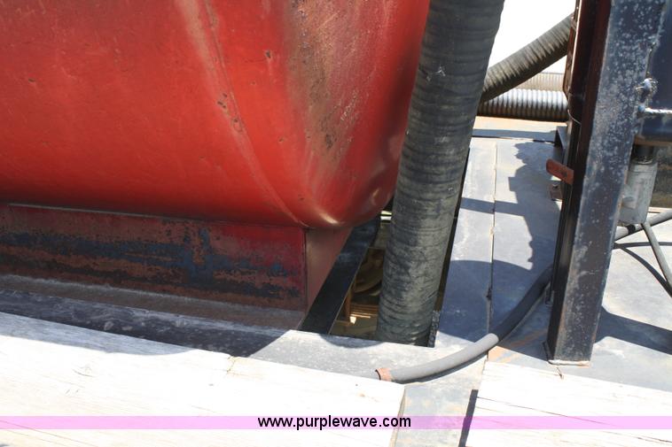 image for item B6676 2000 Rockin L trailer with 1,000 gallon Max Vac unit