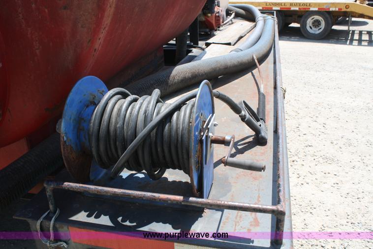 image for item B6676 2000 Rockin L trailer with 1,000 gallon Max Vac unit