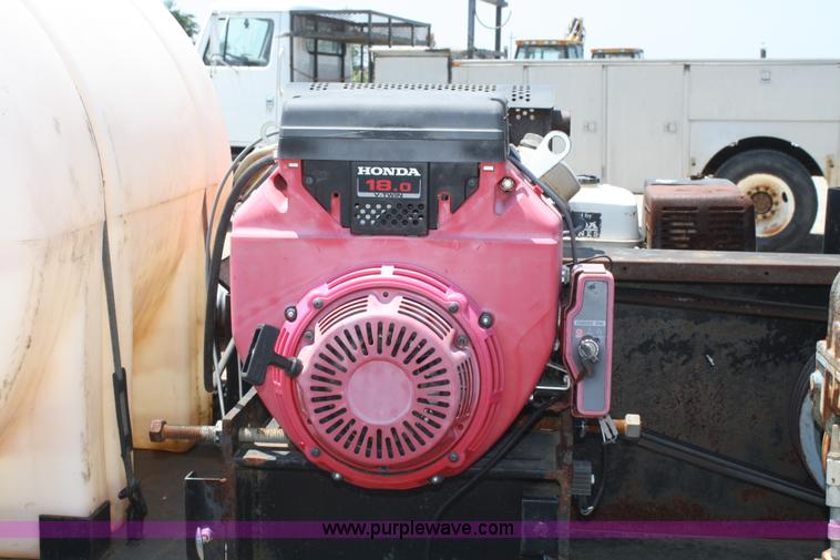 image for item B6676 2000 Rockin L trailer with 1,000 gallon Max Vac unit