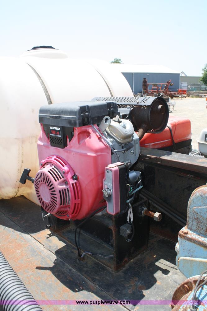 image for item B6676 2000 Rockin L trailer with 1,000 gallon Max Vac unit