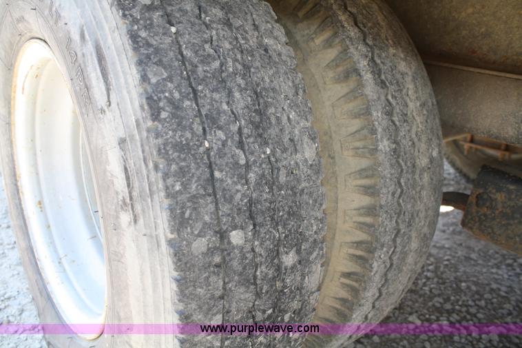 image for item B6676 2000 Rockin L trailer with 1,000 gallon Max Vac unit