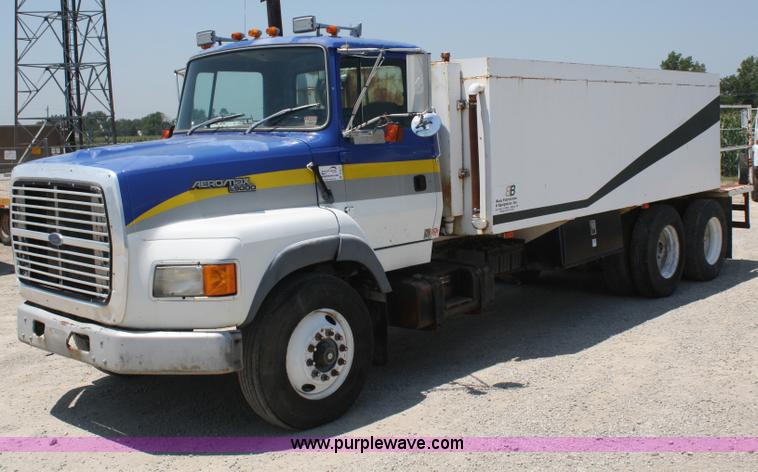 image for item B6677 1991 Ford L9000 AeroMax semi truck with basic fabrication and equipment mud system