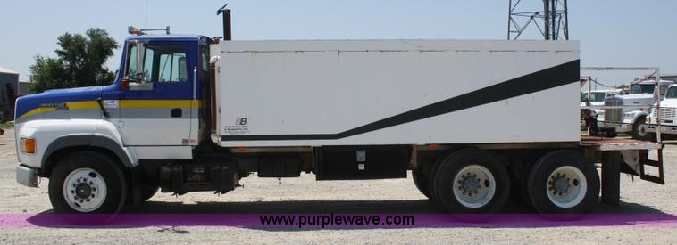 image for item B6677 1991 Ford L9000 AeroMax semi truck with basic fabrication and equipment mud system