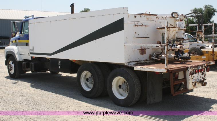image for item B6677 1991 Ford L9000 AeroMax semi truck with basic fabrication and equipment mud system