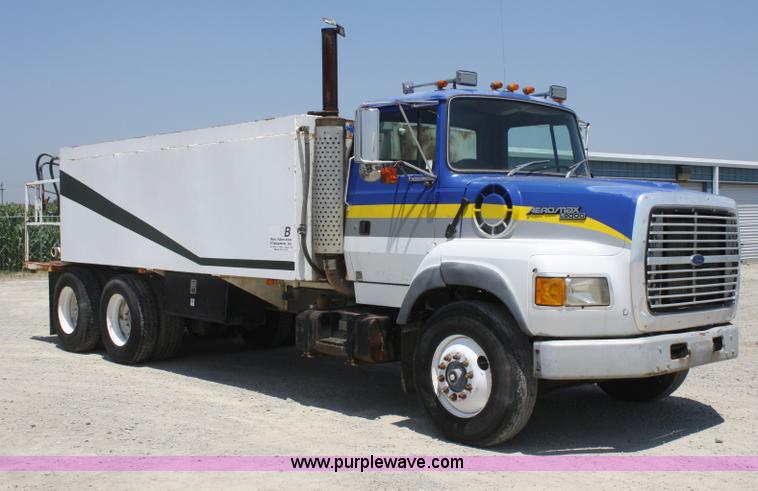image for item B6677 1991 Ford L9000 AeroMax semi truck with basic fabrication and equipment mud system