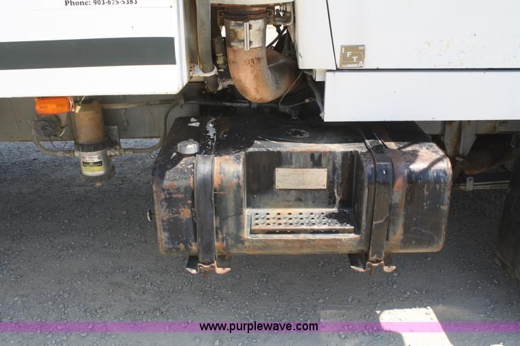 image for item B6677 1991 Ford L9000 AeroMax semi truck with basic fabrication and equipment mud system