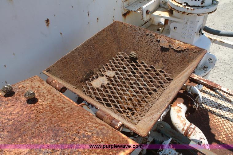 image for item B6677 1991 Ford L9000 AeroMax semi truck with basic fabrication and equipment mud system