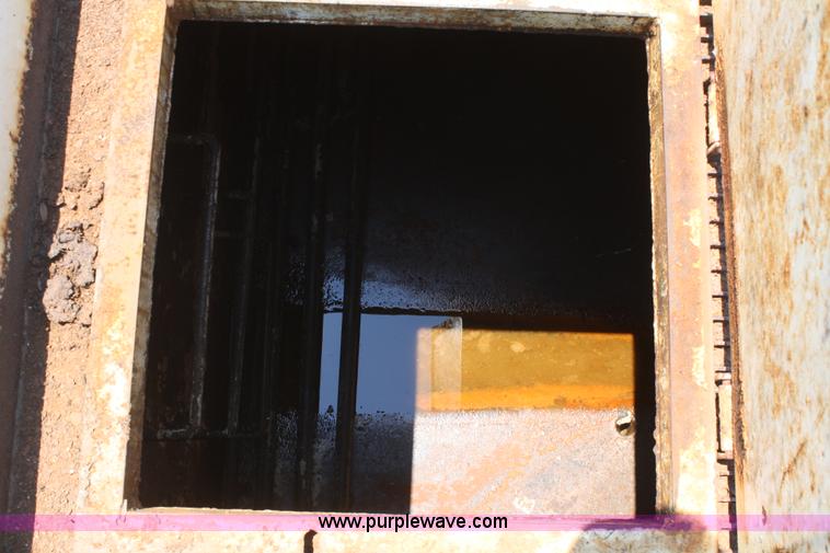 image for item B6677 1991 Ford L9000 AeroMax semi truck with basic fabrication and equipment mud system