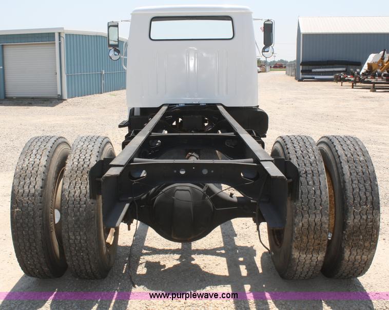 image for item B6678 1984 International S1700 truck cab and chassis