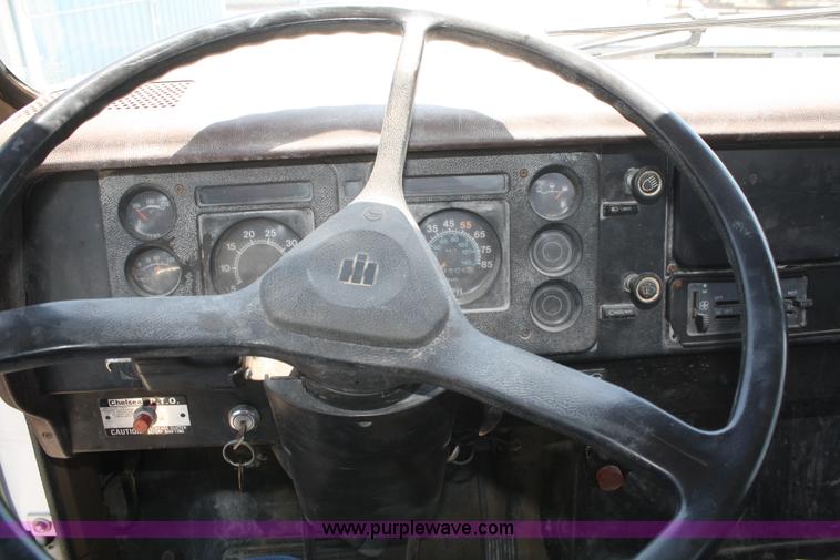 image for item B6678 1984 International S1700 truck cab and chassis