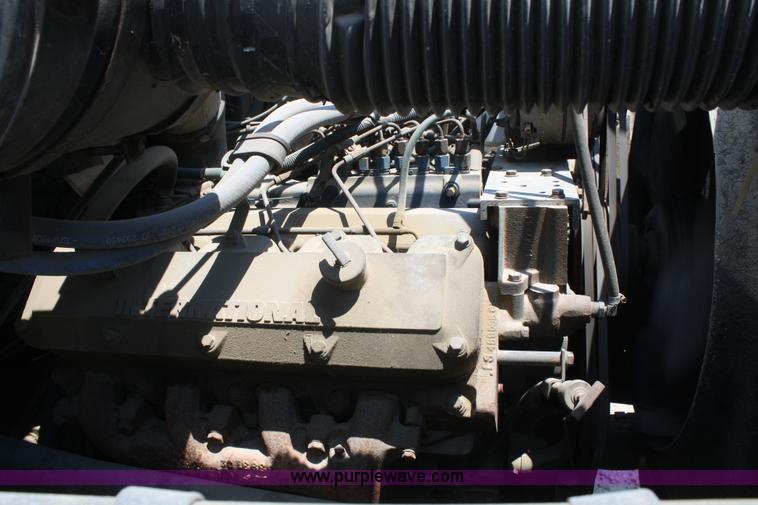 image for item B6678 1984 International S1700 truck cab and chassis