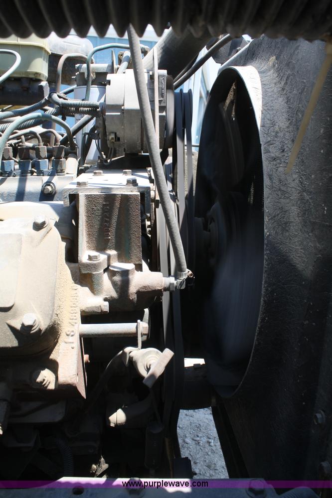 image for item B6678 1984 International S1700 truck cab and chassis