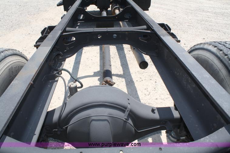 image for item B6678 1984 International S1700 truck cab and chassis