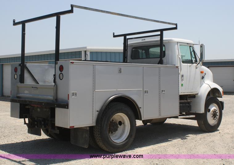image for item B6679 1993 International 8100 utility truck