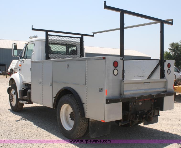 image for item B6679 1993 International 8100 utility truck