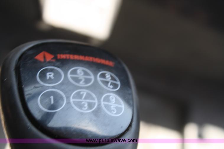 image for item B6679 1993 International 8100 utility truck