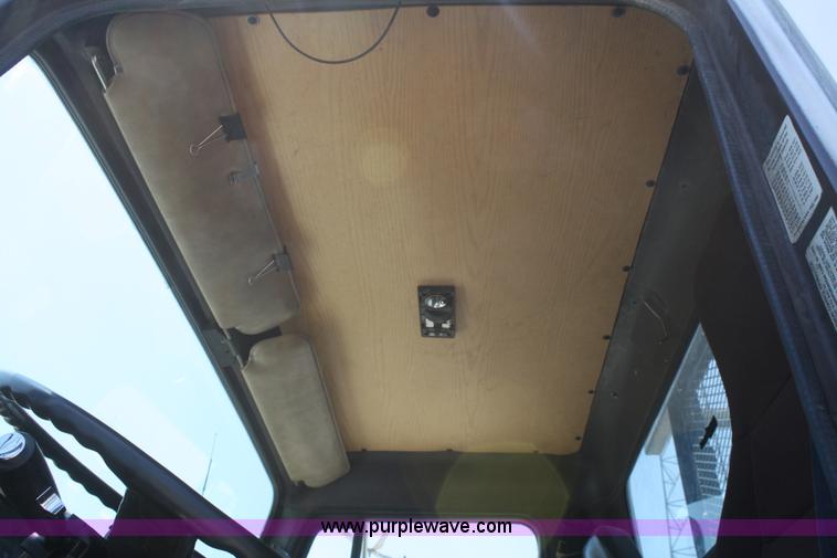 image for item B6679 1993 International 8100 utility truck