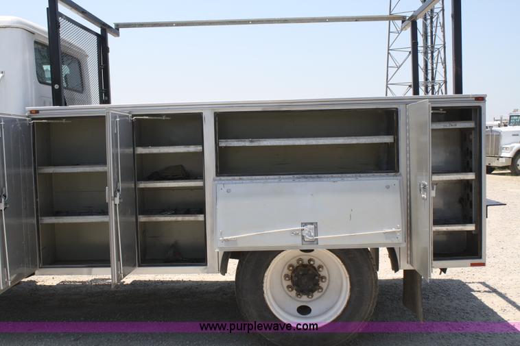 image for item B6679 1993 International 8100 utility truck