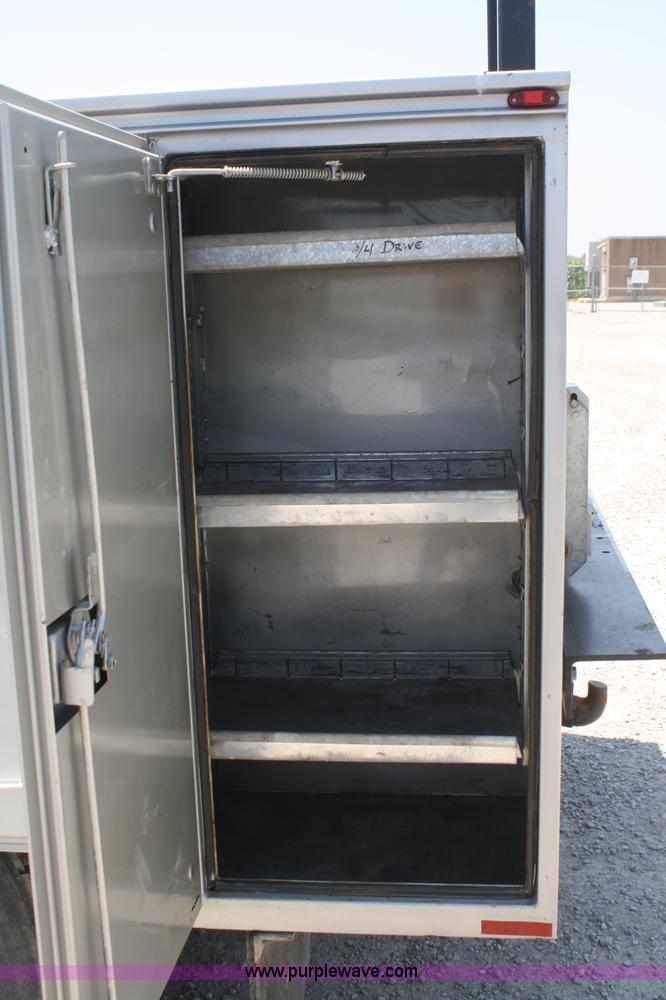 image for item B6679 1993 International 8100 utility truck