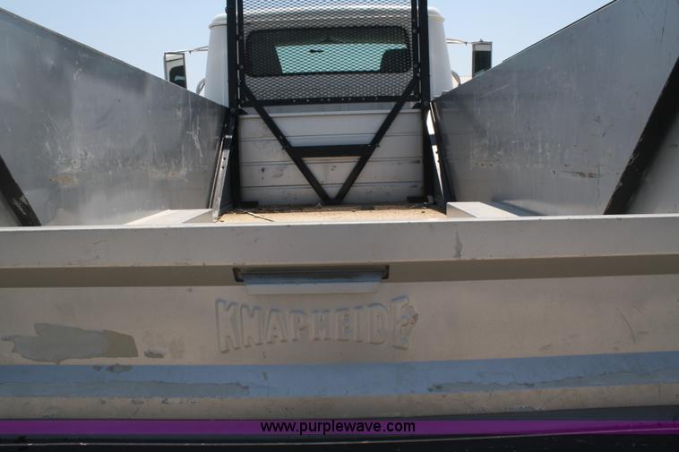 image for item B6679 1993 International 8100 utility truck