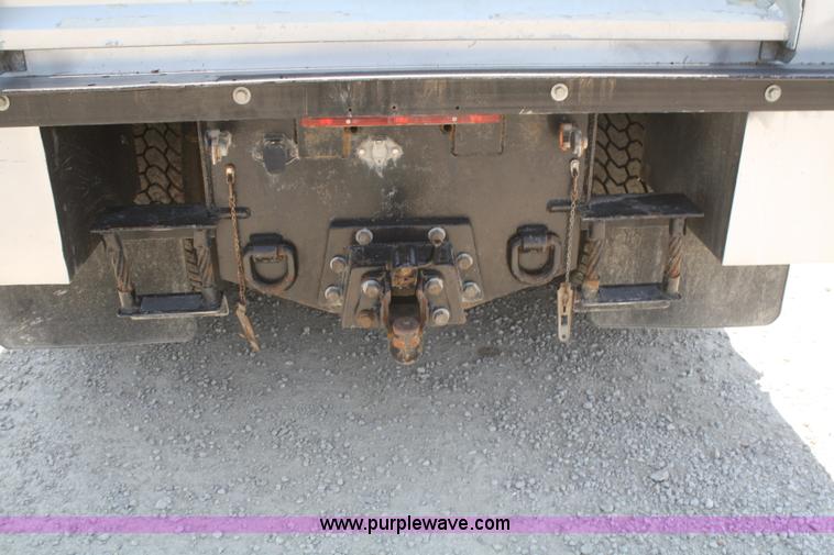 image for item B6679 1993 International 8100 utility truck