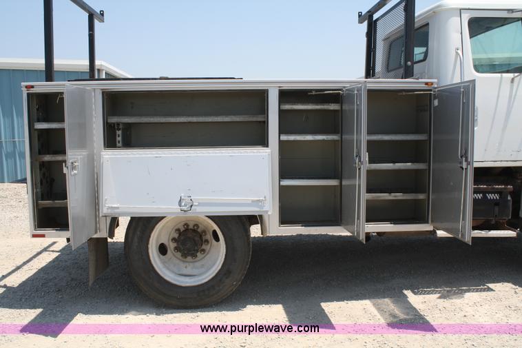 image for item B6679 1993 International 8100 utility truck