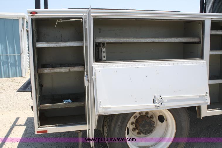 image for item B6679 1993 International 8100 utility truck
