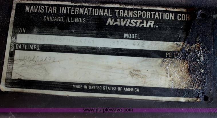 image for item B6679 1993 International 8100 utility truck