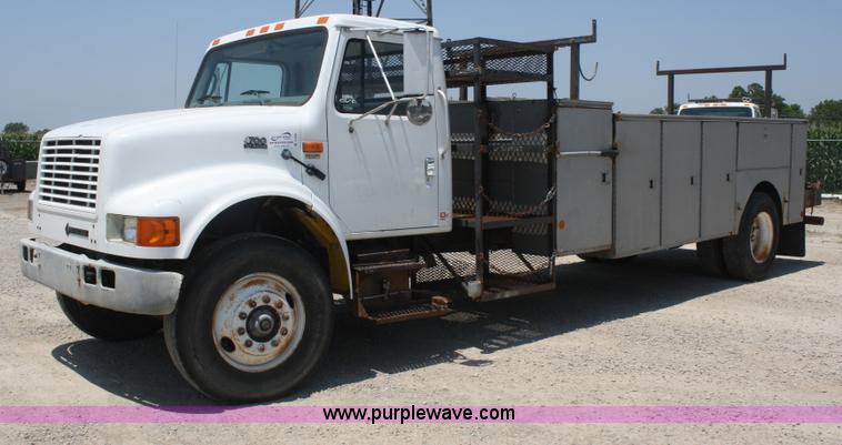 image for item B6680 1996 International 4700 service truck
