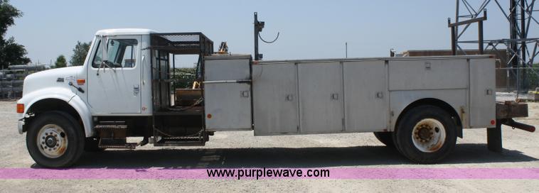 image for item B6680 1996 International 4700 service truck