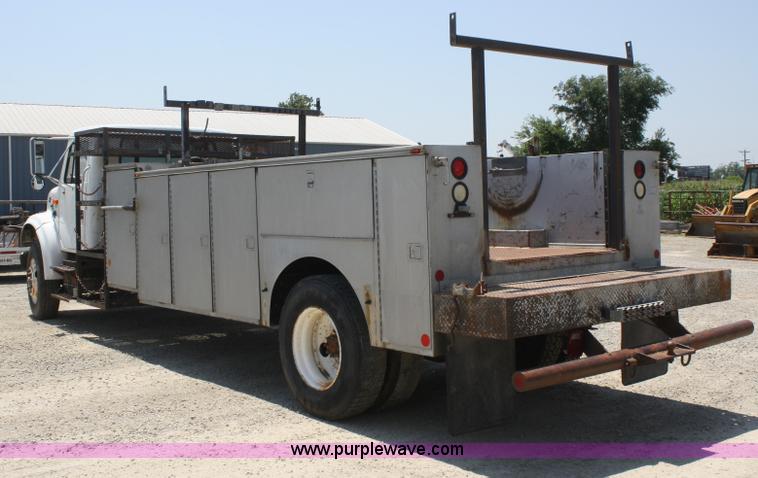 image for item B6680 1996 International 4700 service truck
