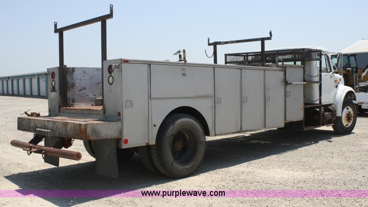 image for item B6680 1996 International 4700 service truck